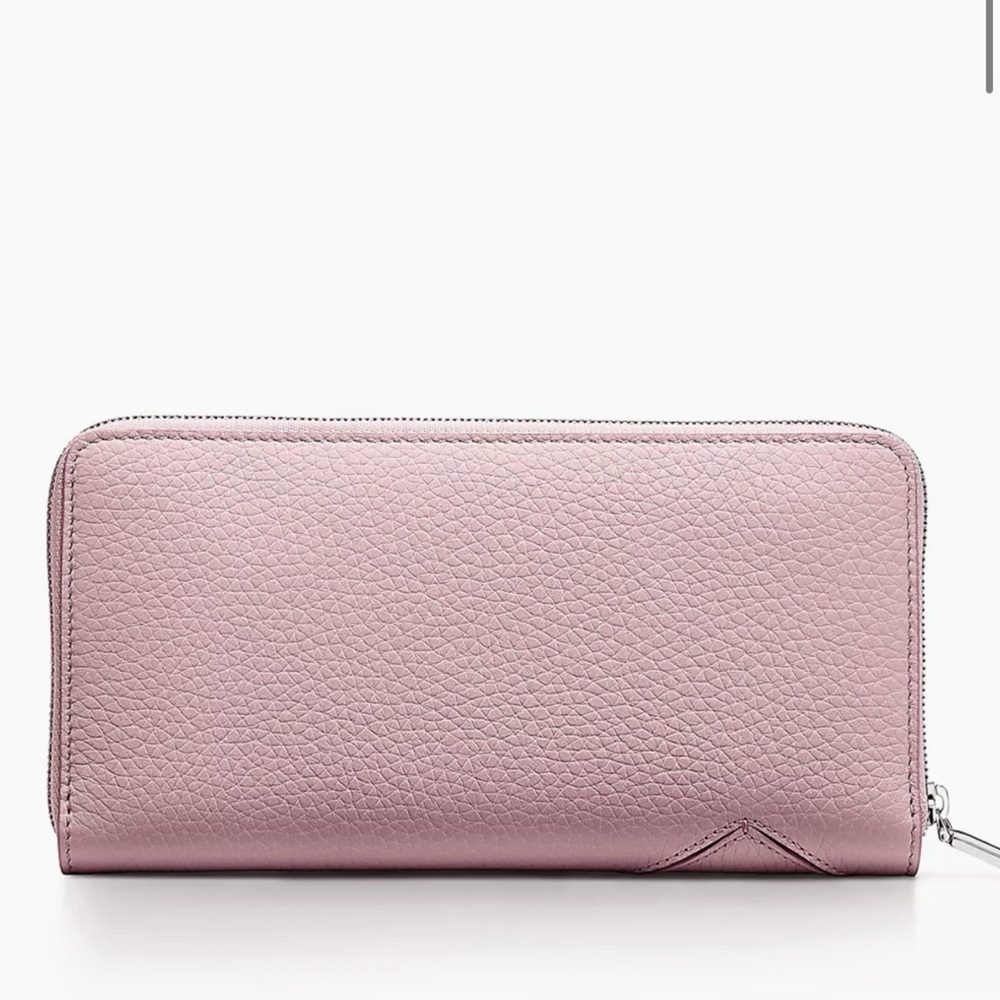 Tiffany NWT 100%  Authentic Large Zip Wallet in Crystal Pink Leather